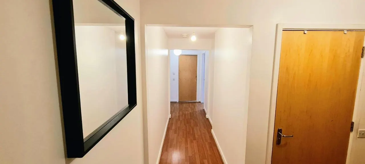 Modern Spacious 3 Bedroom City Centre Apartment - Free Parking - Private Balcony - Excellent Service Edinburgh