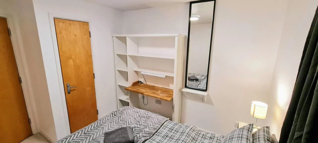 Modern Spacious 3 Bedroom City Centre Apartment - Free Parking - Private Balcony - Excellent Service Edinburgh
